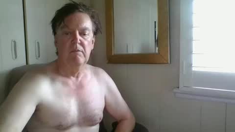 astute008 online show from February 4, 6:52 am