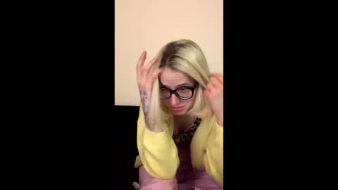 Snapshot of asya_new chatting on October 19, 6:08 pm asya_new online show from October 19, 6:08 pm