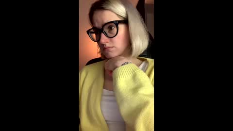 Snapshot of asya_new chatting on November 15, 9:32 pm asya_new online show from November 15, 9:32 pm