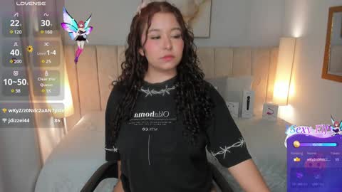 Snapshot of atena_cuteee chatting on January 25, 5:18 am sofia online show from January 25, 5:18 am