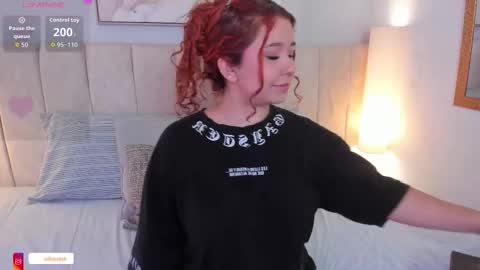 Snapshot of atena_cuteee chatting on October 9, 8:07 pm sofia online show from October 9, 8:07 pm