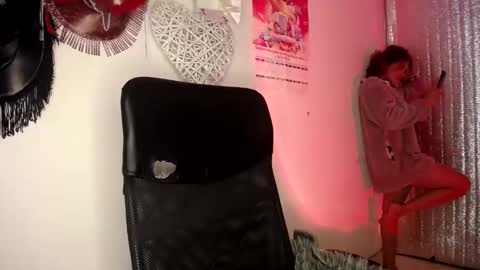 Snapshot of atenajb chatting on February 12, 7:44 am ATENA online show from February 12, 7:44 am