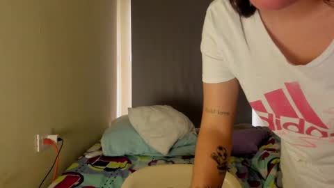 Snapshot of atenas__05 chatting on June 27, 12:22 pm atenas online show from June 27, 12:22 pm