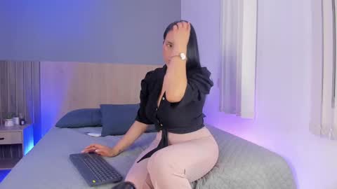 Snapshot of atenea_clerk chatting on September 19, 11:55 am Atenea online show from September 19, 11:55 am