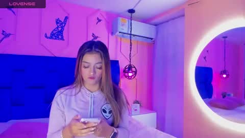 Athenea online show from February 8, 3:30 am