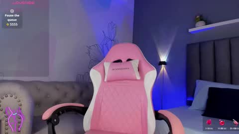 Snapshot of atenea_jones_ chatting on October 14, 2:18 pm Atenea online show from October 14, 2:18 pm