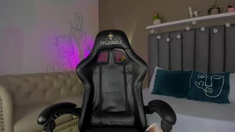 Atenea online show from April 5, 12:35 pm