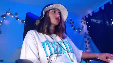 Atenea online show from December 7, 6:15 pm