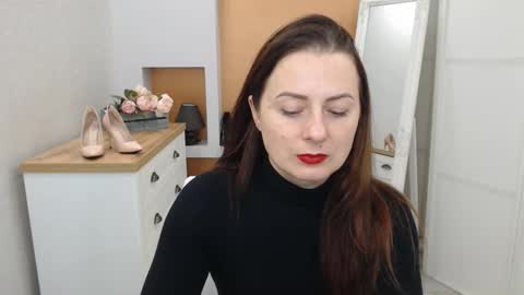 Snapshot of athena_panther chatting on December 13, 6:21 am Athena Panther online show from December 13, 6:21 am