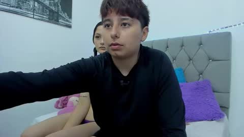 Snapshot of athenea_zuleinys chatting on December 5, 12:25 pm athenea_zuleinys online show from December 5, 12:25 pm