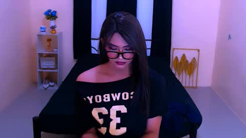 athisamoore online show from October 26, 4:02 pm