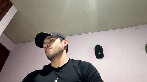 Snapshot of athlete_boy22 chatting on April 11, 10:52 am Atlas online show from April 11, 10:52 am