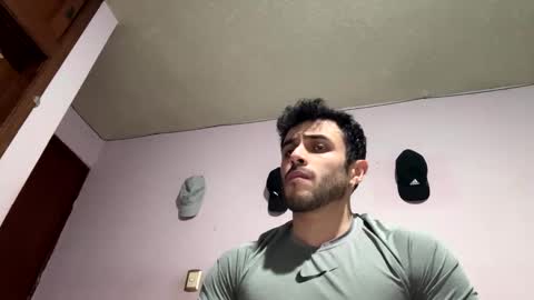 Snapshot of athlete_boy22 chatting on April 16, 7:42 am Atlas online show from April 16, 7:42 am
