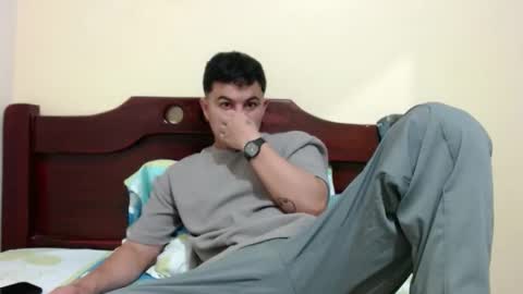 Snapshot of athleticboy2026 chatting on December 23, 3:48 am Robin online show from December 23, 3:48 am