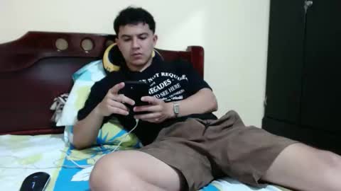 Snapshot of athleticboy2026 chatting on May 11, 11:35 pm Robin online show from May 11, 11:35 pm