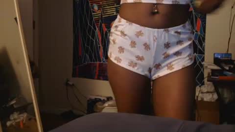 AtirahCali online show from October 5, 9:45 pm