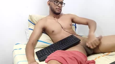 Snapshot of atorres21 chatting on December 4, 3:15 am Torres online show from December 4, 3:15 am