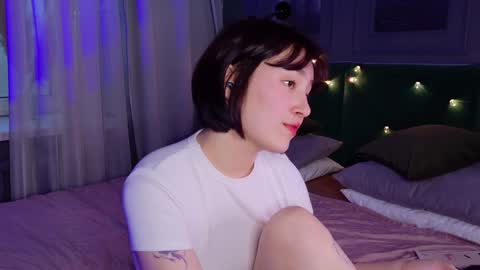 Snapshot of audreyalright chatting on December 6, 8:48 am Audrey online show from December 6, 8:48 am