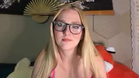 Snapshot of audreymadison chatting on February 3, 8:08 am AudreyAlien online show from February 3, 8:08 am