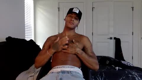 augiexrated online show from April 4, 9:34 pm