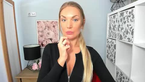 Snapshot of aullorasensual chatting on January 22, 9:35 am AulloraSensual online show from January 22, 9:35 am