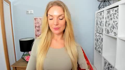 Snapshot of aullorasensual chatting on January 27, 10:06 am AulloraSensual online show from January 27, 10:06 am