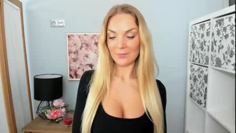 Snapshot of aullorasensual chatting on February 21, 10:17 am AulloraSensual online show from February 21, 10:17 am