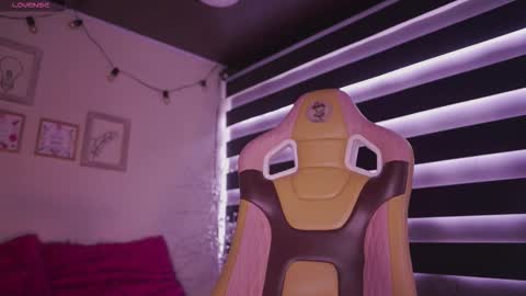 aura_rouss online show from November 15, 3:19 pm