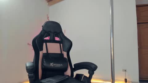 aura online show from January 7, 10:43 am