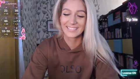 Aurelyie online show from December 15, 11:47 am