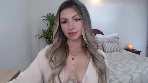 Auri Belle  online show from November 10, 4:17 pm