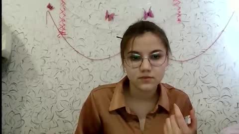 Snapshot of aurora_breeze chatting on February 4, 6:41 am Kiara Xanthe online show from February 4, 6:41 am