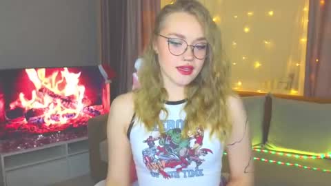 Snapshot of aurora_golden chatting on January 6, 7:13 pm Kate online show from January 6, 7:13 pm