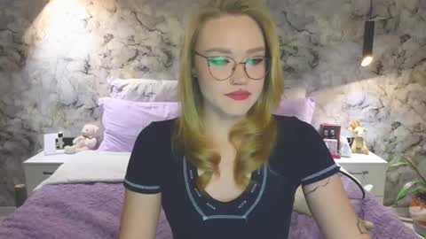 Snapshot of aurora_golden chatting on October 20, 4:18 pm Kate online show from October 20, 4:18 pm