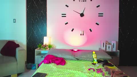 Aurora  online show from April 23, 1:24 pm