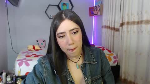 Snapshot of aurora_shy_ chatting on January 22, 5:48 am Aurora  online show from January 22, 5:48 am