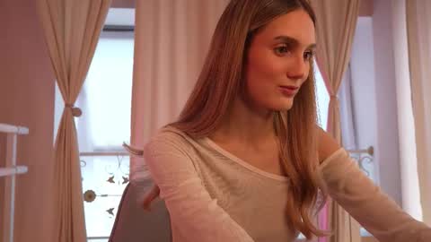 Snapshot of aurora_the_ballerina chatting on September 21, 6:48 am Aurora online show from September 21, 6:48 am