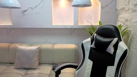 Snapshot of aurora_tp chatting on February 20, 7:47 pm AURORA online show from February 20, 7:47 pm