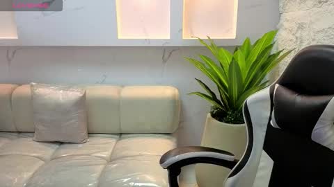 Snapshot of aurora_tp chatting on February 24, 2:20 am AURORA online show from February 24, 2:20 am