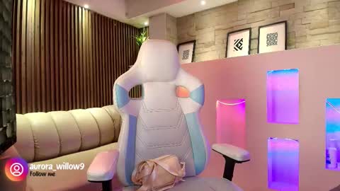 Snapshot of aurora_willow9 chatting on December 16, 3:11 am aurora_willow9 online show from December 16, 3:11 am