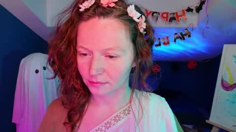 auroraborealis__ online show from October 31, 7:09 am