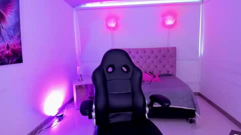 Aurora Diaz online show from November 15, 8:05 pm