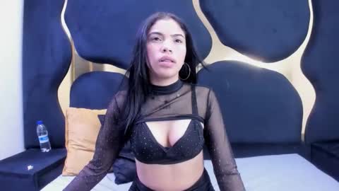 aurorahoney32 online show from April 29, 8:59 pm