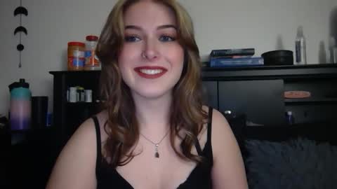 auroralightz1 online show from February 2, 4:44 am