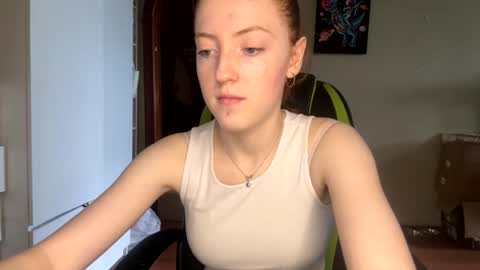 Snapshot of auroraviolet_ chatting on June 8, 11:32 am auroraviolet_ online show from June 8, 11:32 am