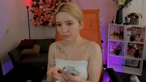 aurorawrenfield online show from March 20, 4:17 am