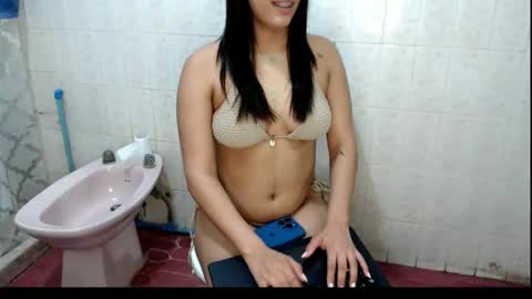 Snapshot of auroraxx9931 chatting on October 24, 4:14 pm aurora online show from October 24, 4:14 pm