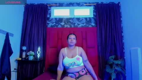 Snapshot of auroreadams chatting on November 17, 2:12 pm auroreadams online show from November 17, 2:12 pm