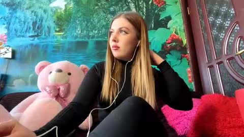 Elizabeth online show from February 10, 11:03 am