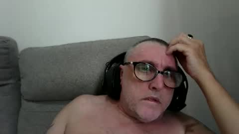 aussie_ozzie online show from May 15, 3:24 am